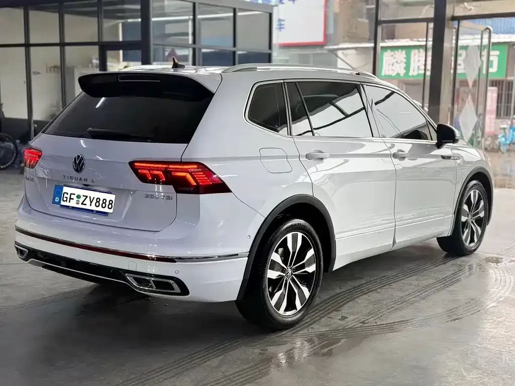 Volkswagen Tiguan L — фото 5