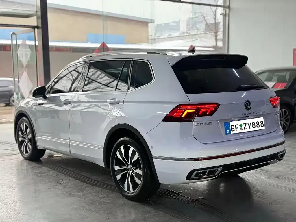 Volkswagen Tiguan L — фото 4