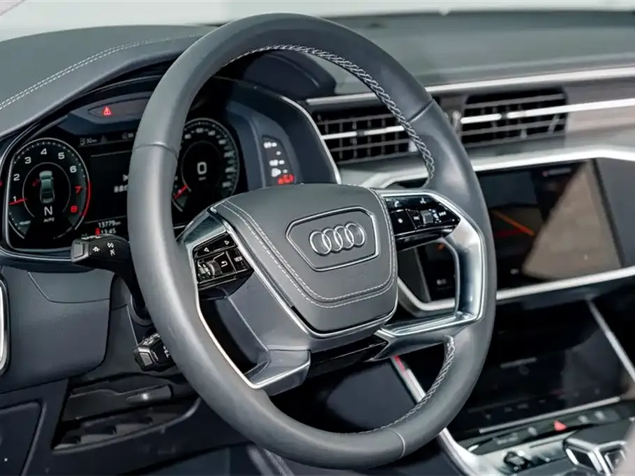 Audi A7L — фото 7