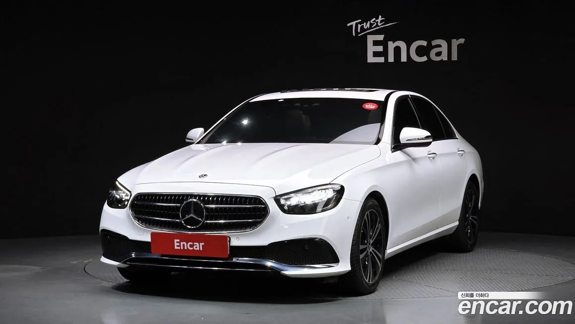 Mercedes-Benz E-Class — фото 1