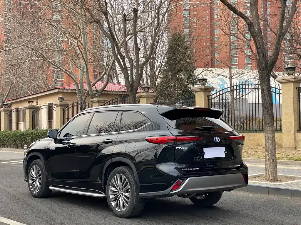Toyota Highlander — фото 7