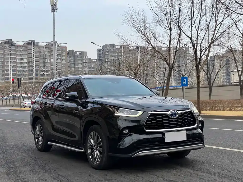 Toyota Highlander — фото 10