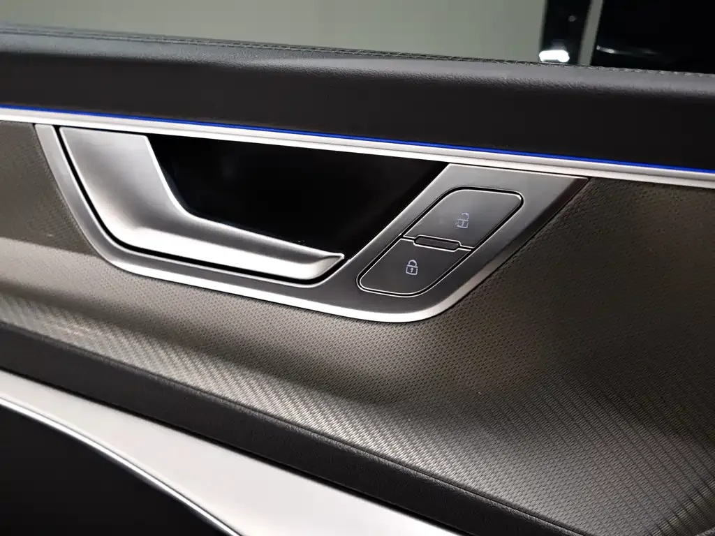 Audi A6L 2023 из CN, фото 5