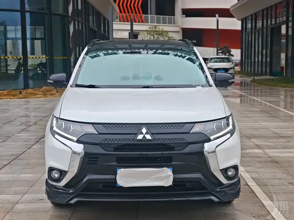 Mitsubishi Outlander — фото 7