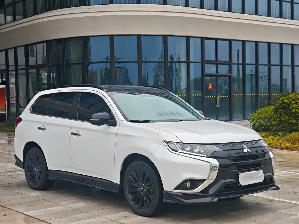 Mitsubishi Outlander — фото 3