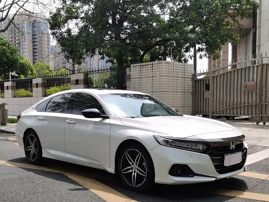 Honda Accord — фото 10