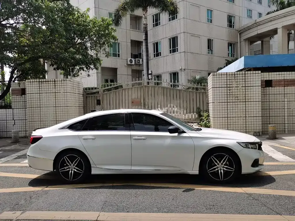Honda Accord — фото 9