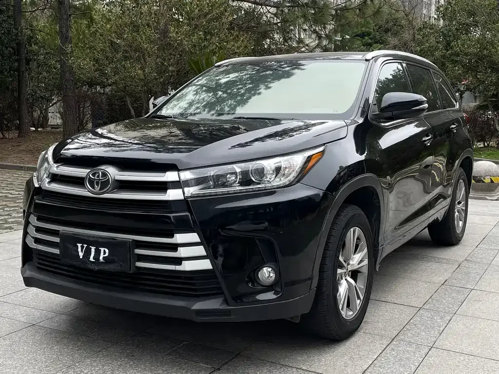 Toyota Highlander — фото 1