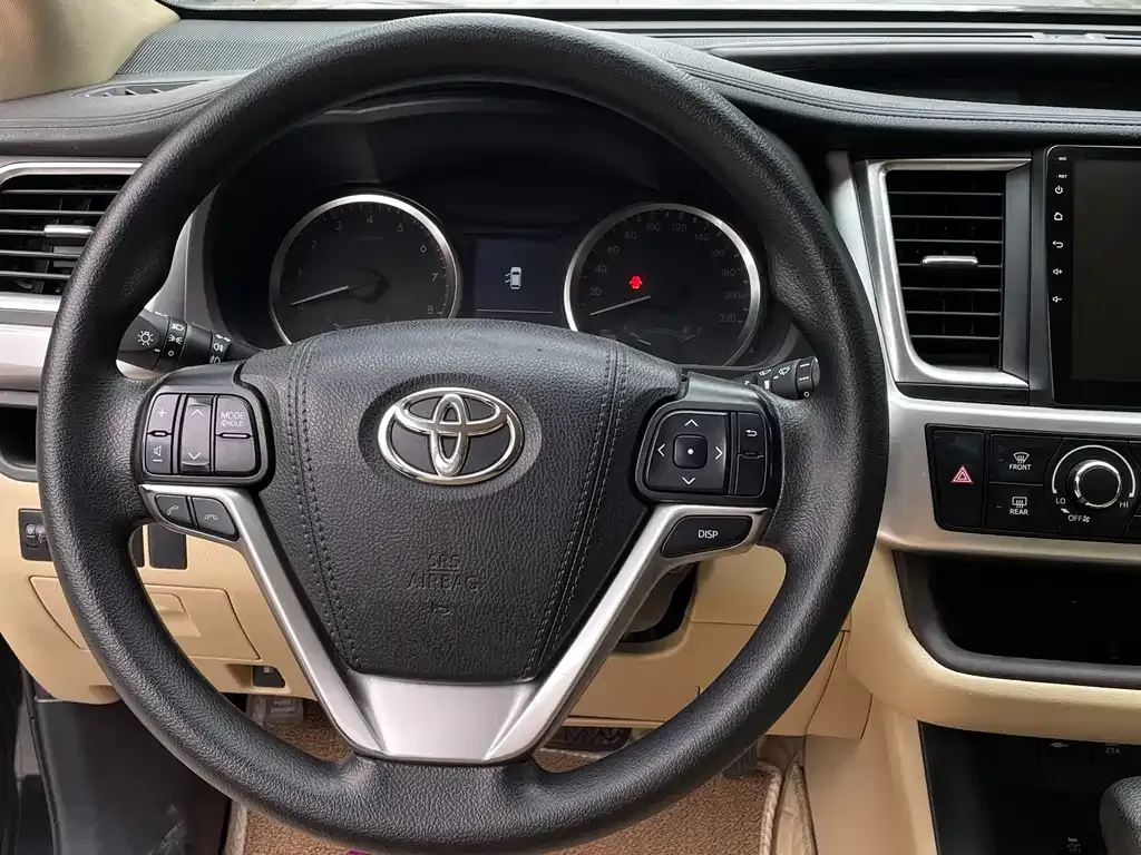 Toyota Highlander — фото 7