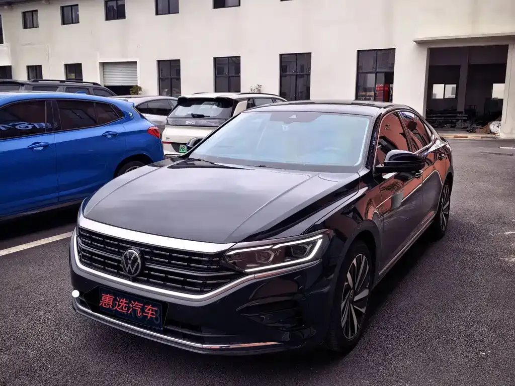 Volkswagen Passat — фото 1