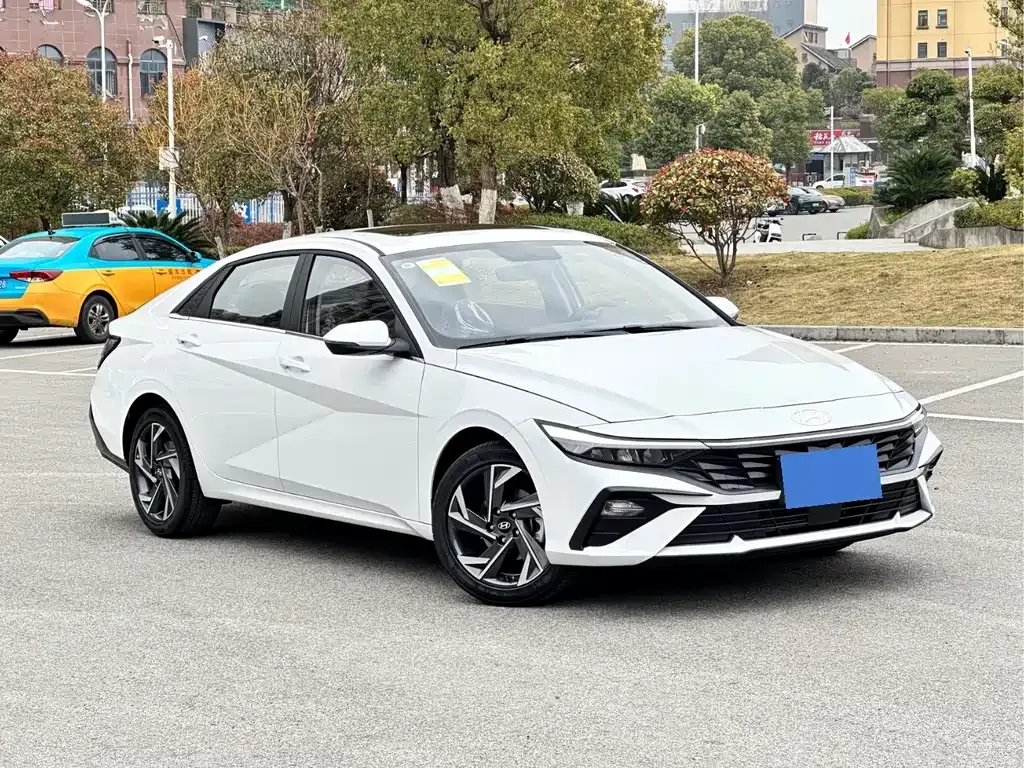 Hyundai Elantra — фото 9