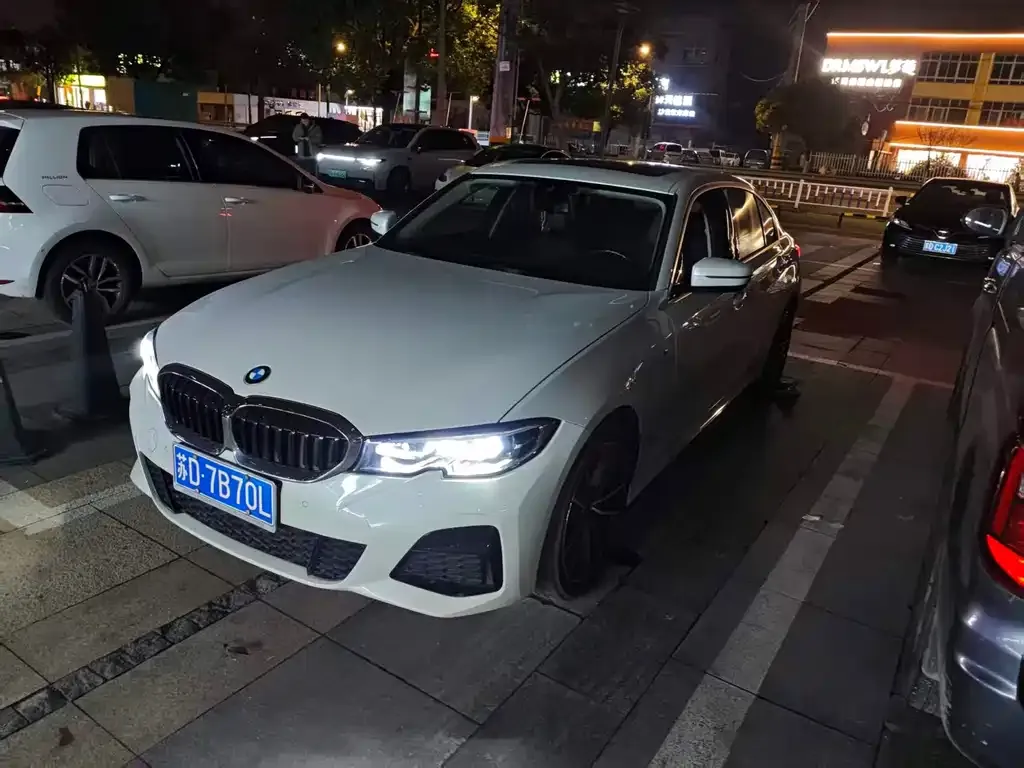 BMW 3 Series 2022 из CN, фото 1
