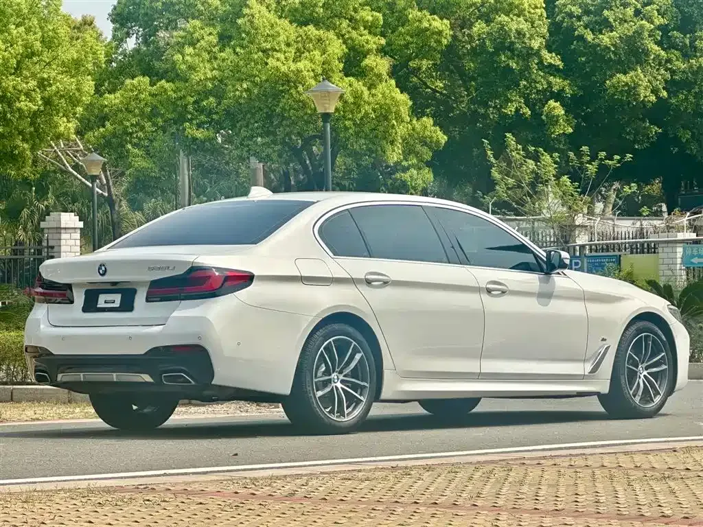 BMW 5 Series — фото 4