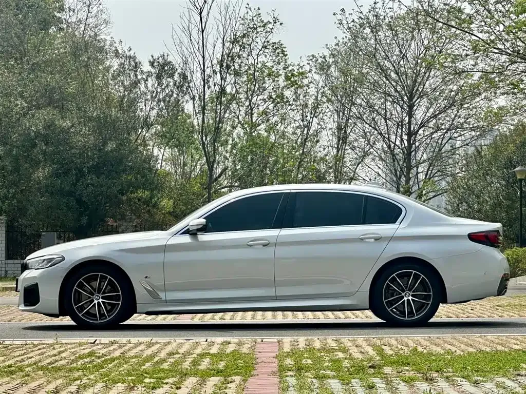 BMW 5 Series — фото 5