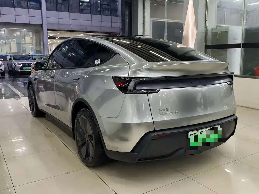 Tesla Model Y — фото 4