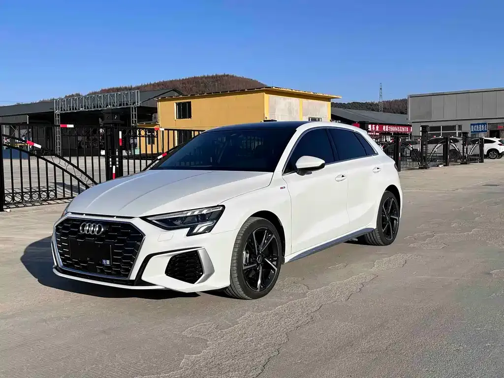 Audi A3 2023 из CN, фото 1