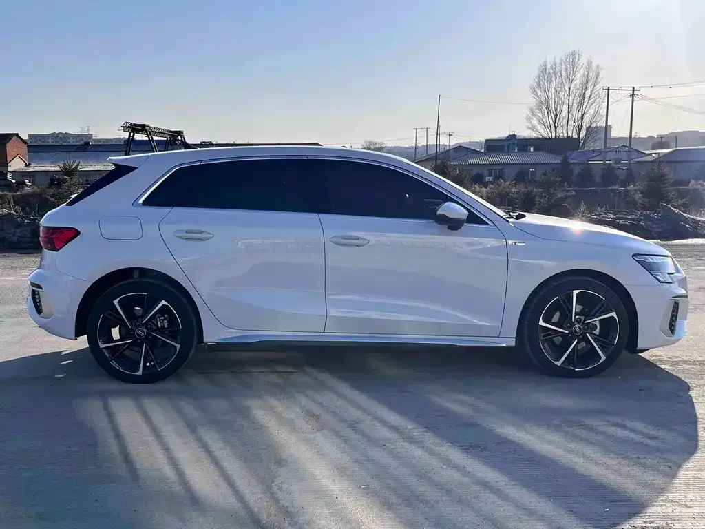 Audi A3 2023 из CN, фото 2