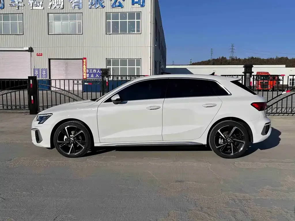Audi A3 2023 из CN, фото 10