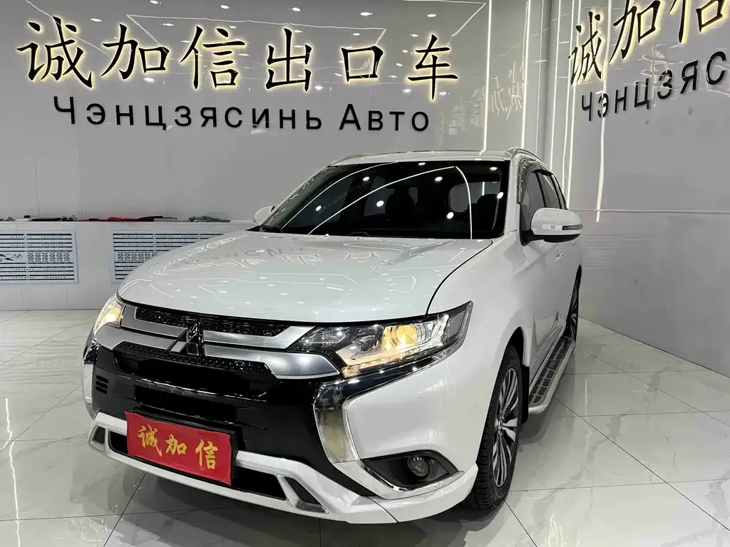 Mitsubishi Outlander — фото 1