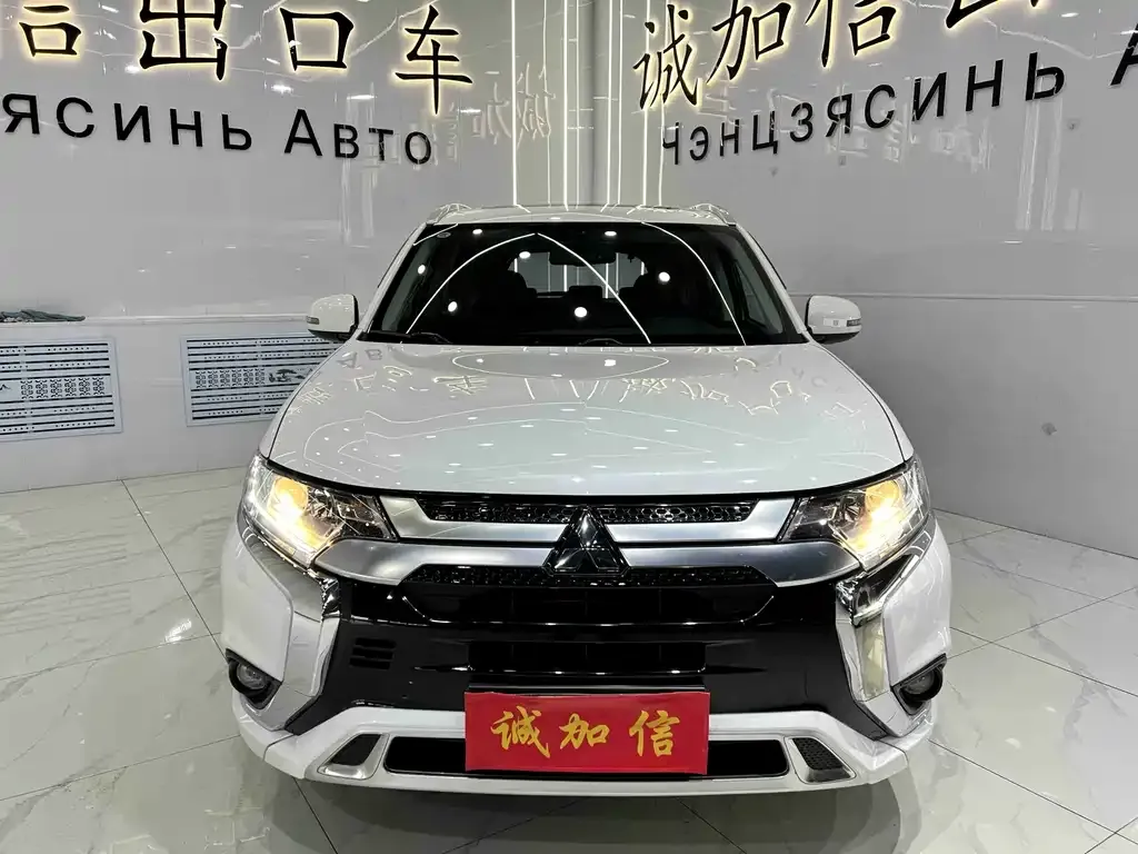 Mitsubishi Outlander — фото 5