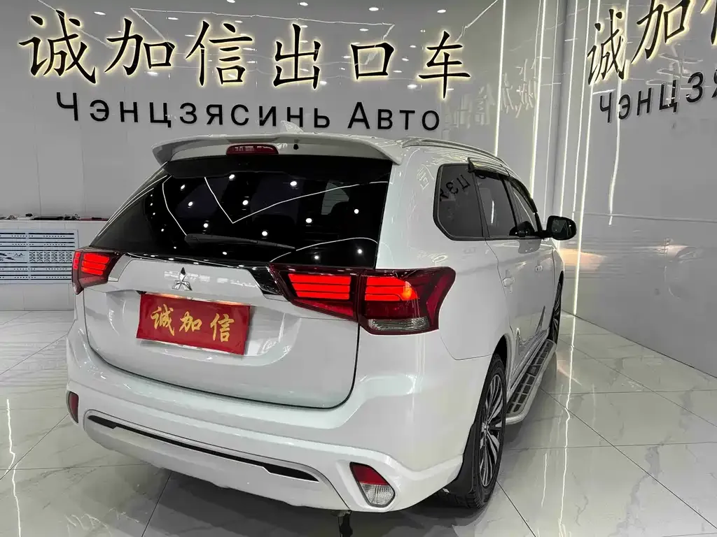 Mitsubishi Outlander — фото 7