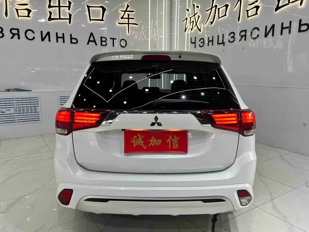 Mitsubishi Outlander — фото 2