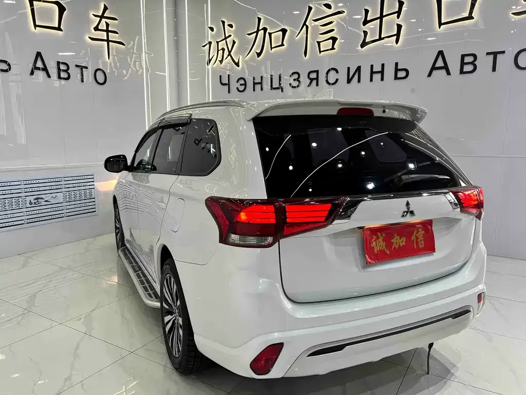 Mitsubishi Outlander — фото 8