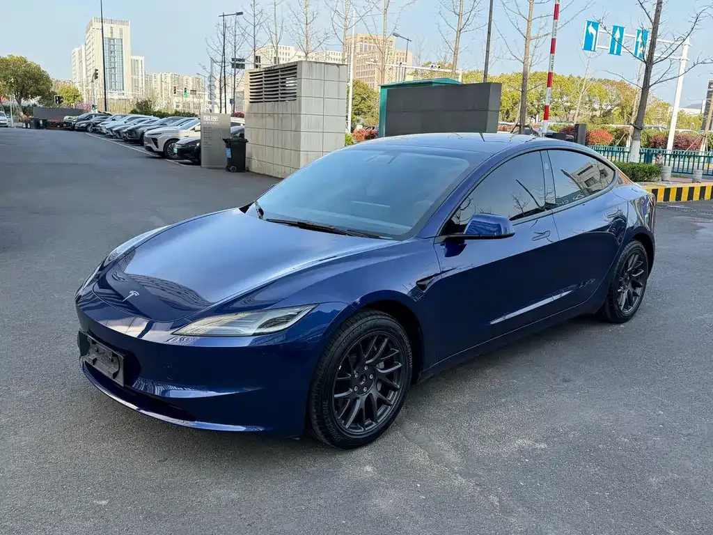 Tesla Model 3 — фото 1