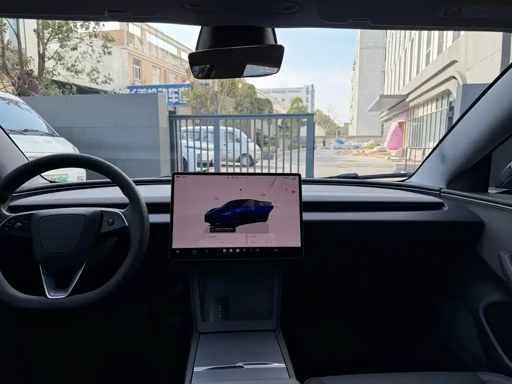 Tesla Model 3 — фото 5