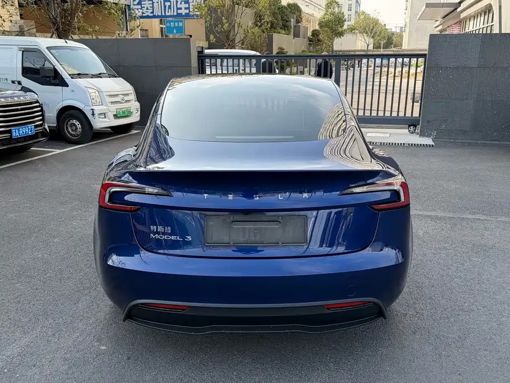Tesla Model 3 — фото 6