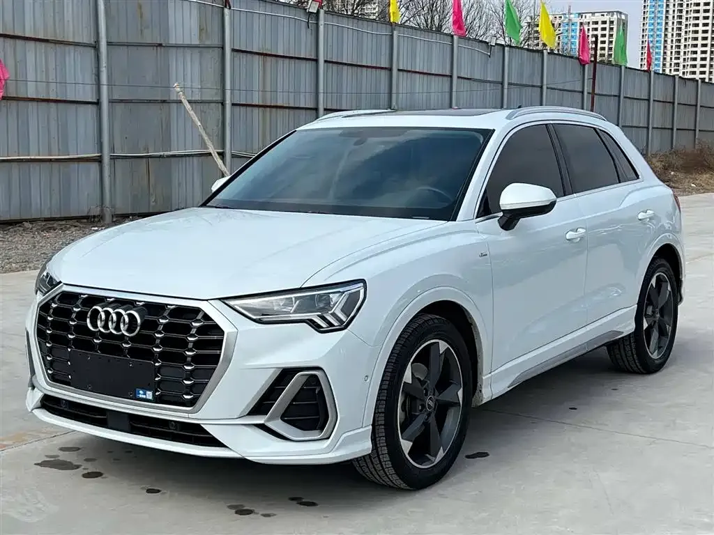 Audi Q3 — фото 1