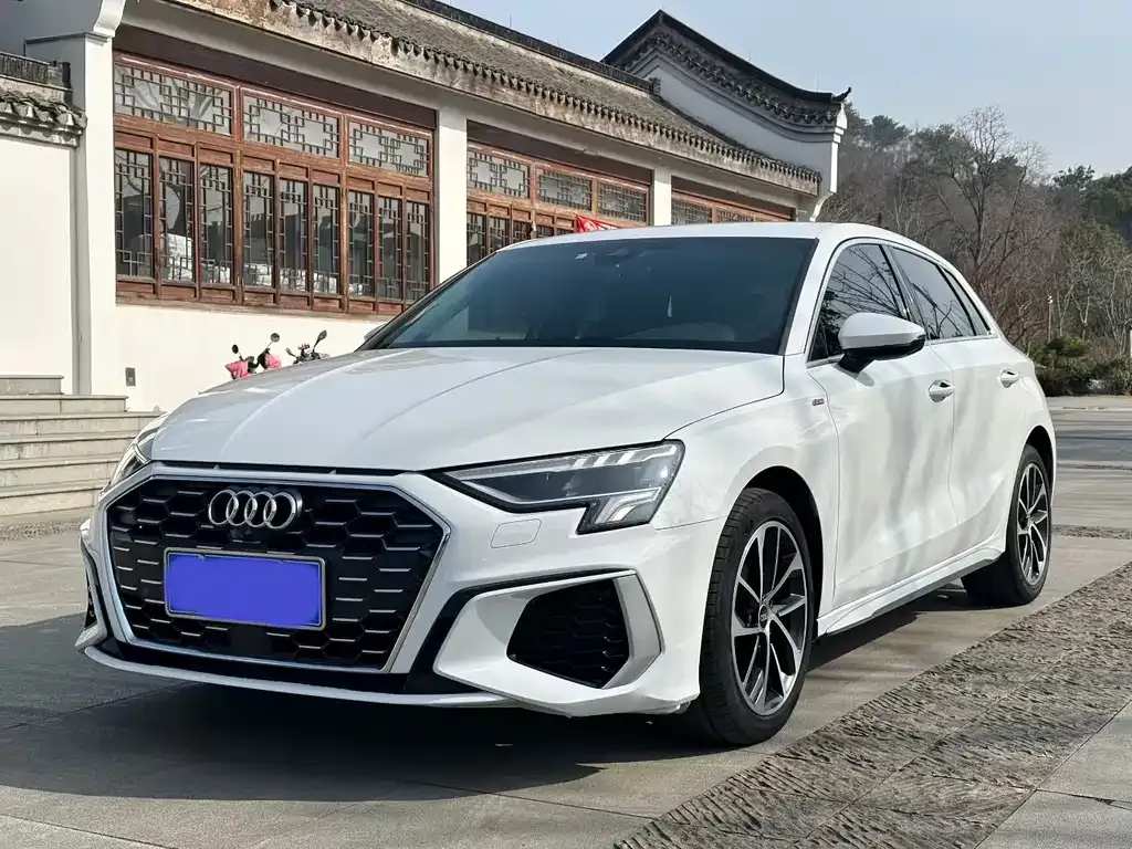 Audi A3 — фото 1