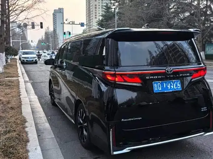 Toyota Vellfire — фото 3