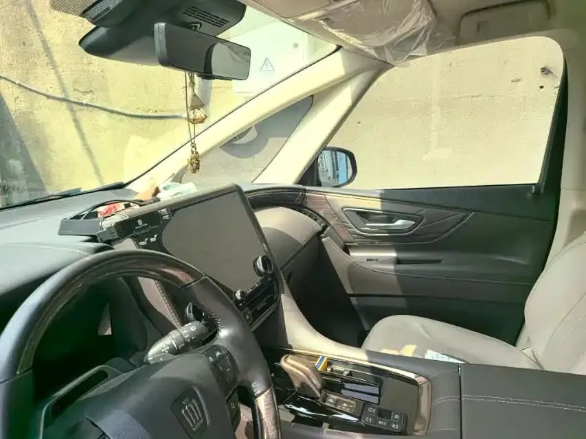 Toyota Vellfire — фото 4