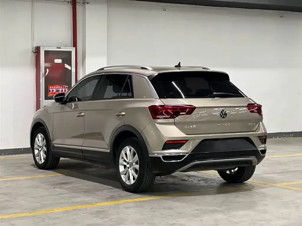 Volkswagen T-Roc — фото 9