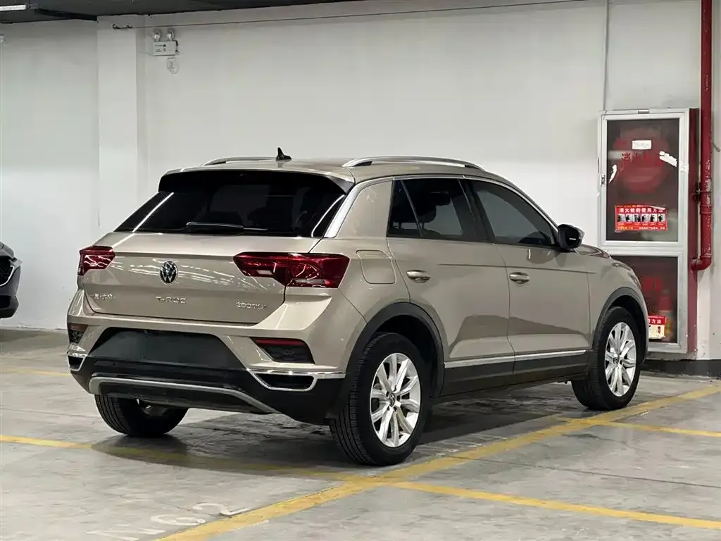 Volkswagen T-Roc — фото 7