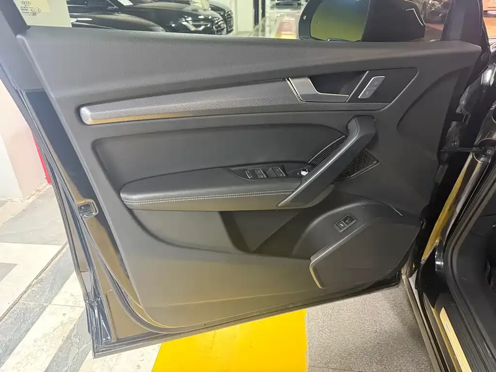 Audi Q5L 2023 из CN, фото 4