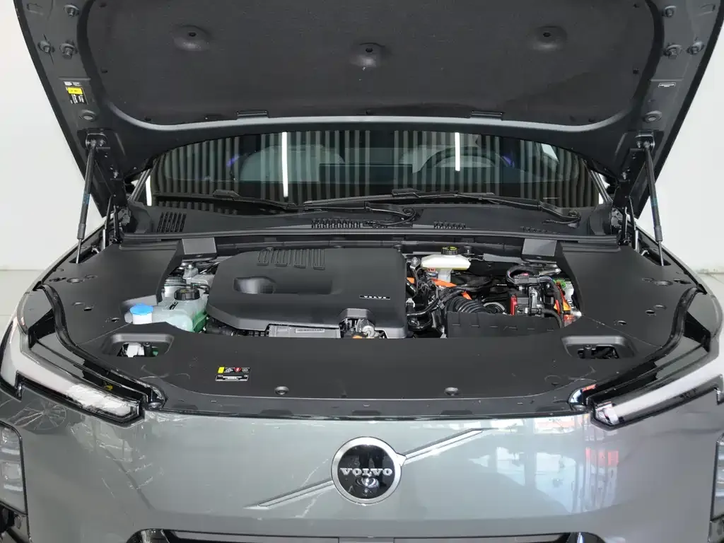 Volvo XC70 Plug-in Hybrid — фото 10
