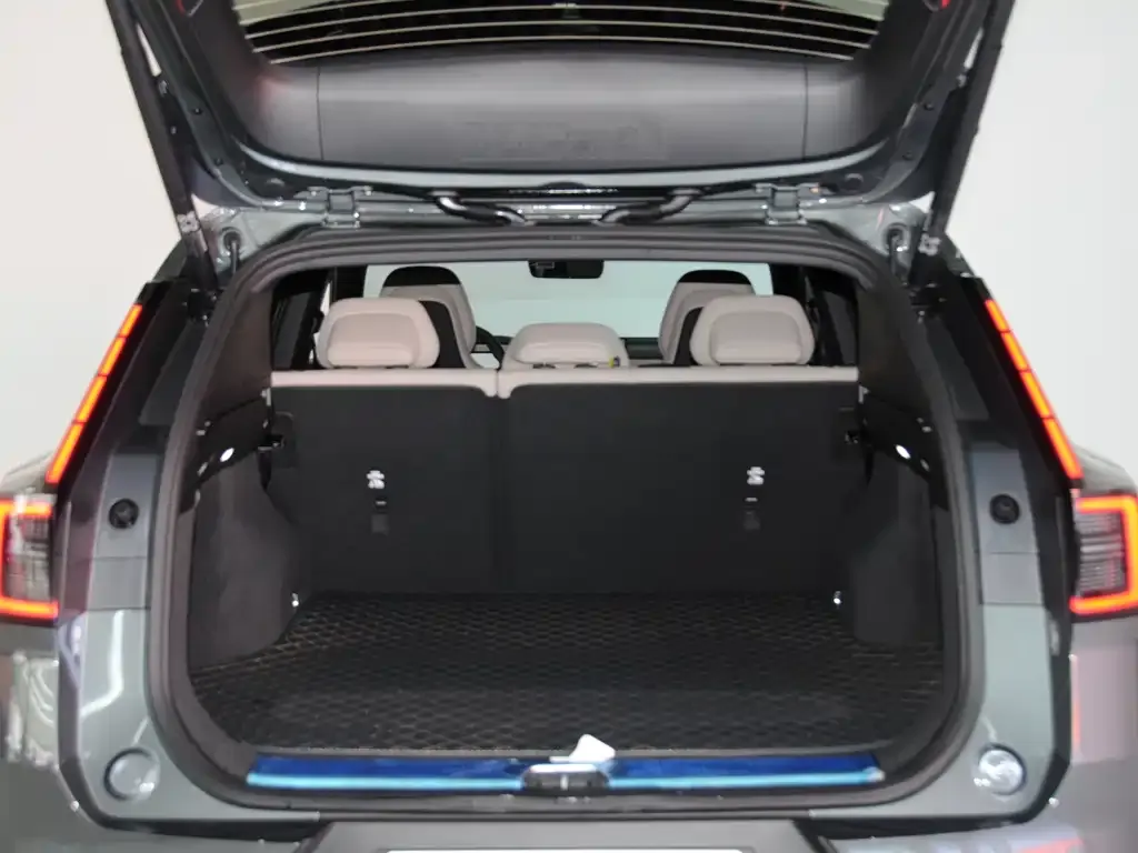 Volvo XC70 Plug-in Hybrid — фото 7