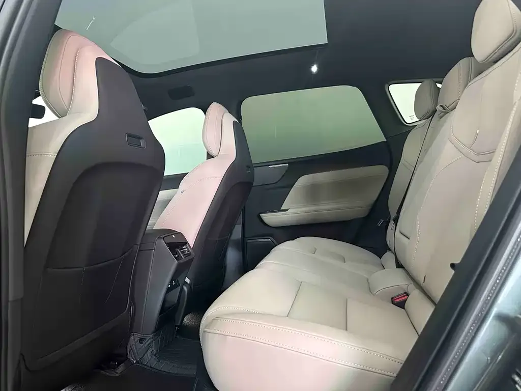 Volvo XC70 Plug-in Hybrid — фото 8