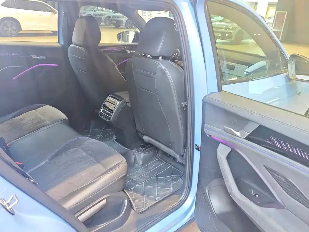 Volkswagen Tiguan L 2024 из CN, фото 2