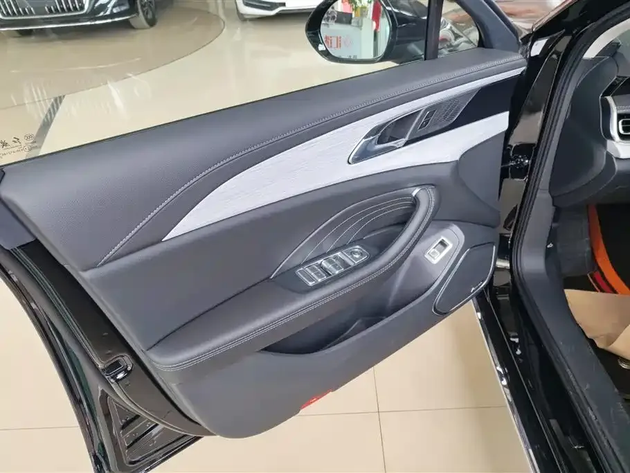 Hongqi H5 PHEV 2026 из CN, фото 2