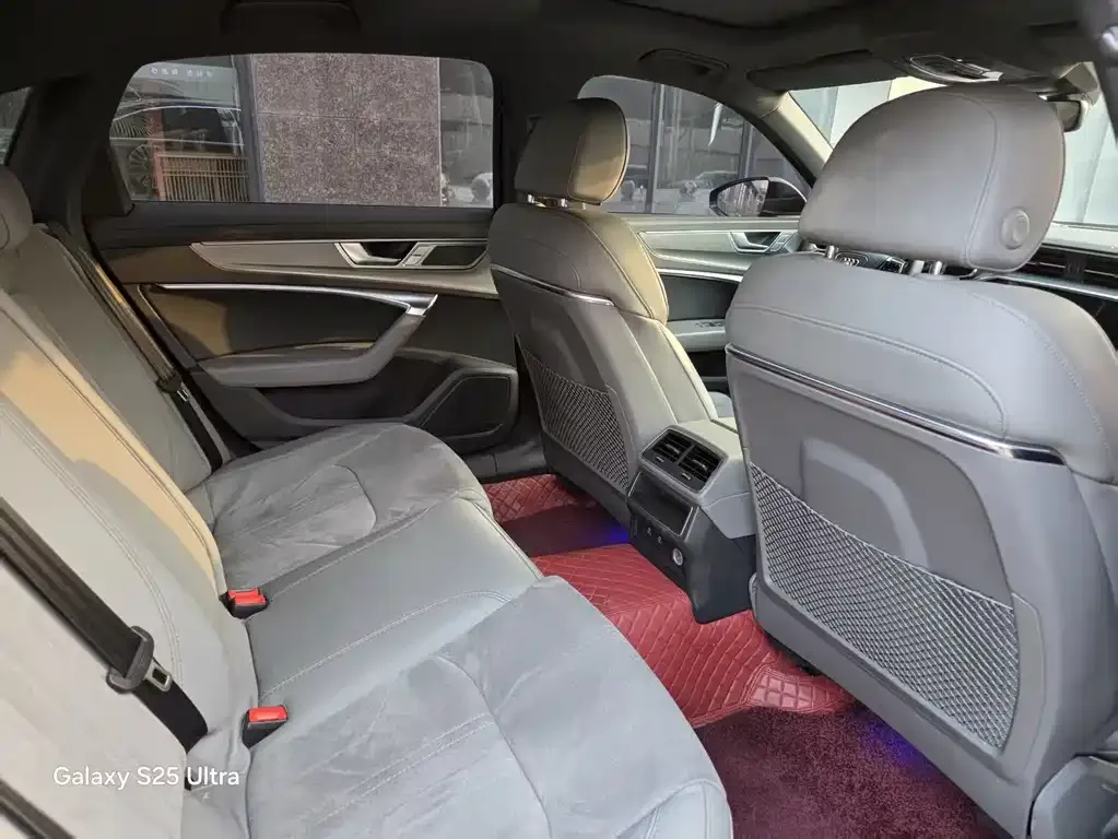 Audi A6L 2023 из CN, фото 2