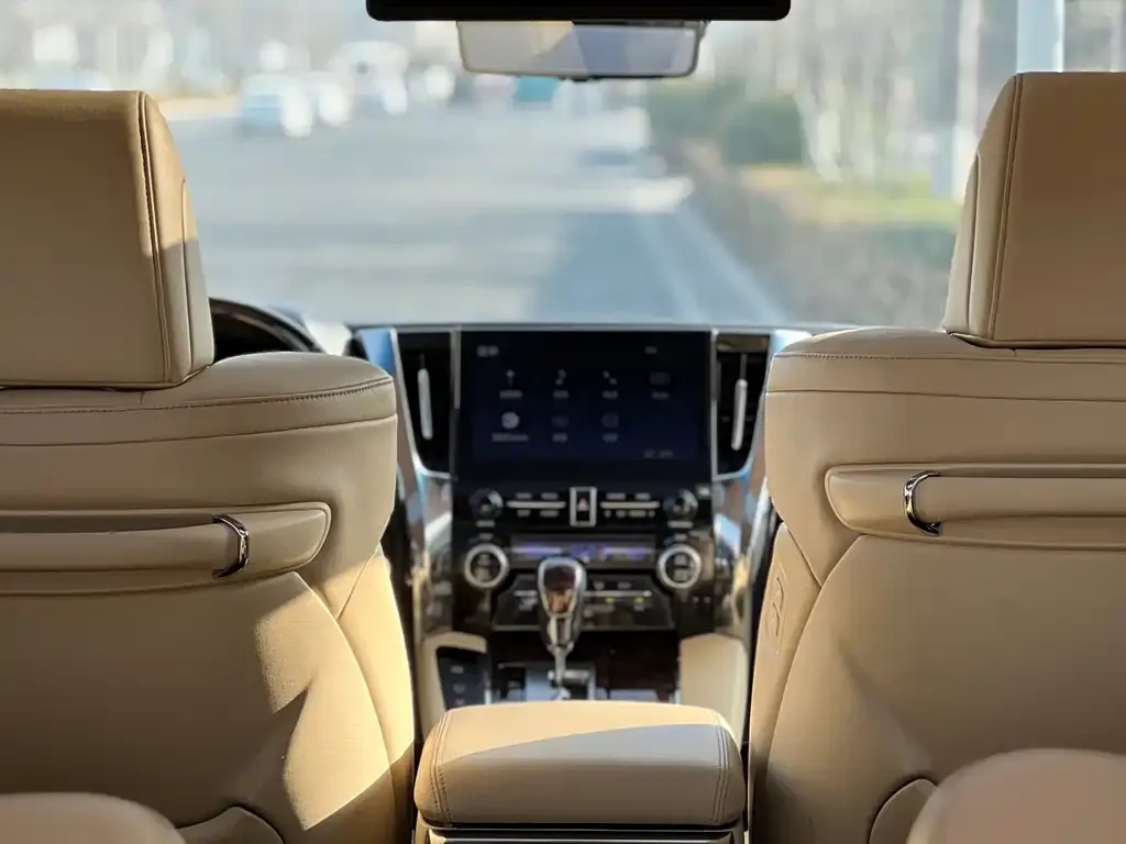 Toyota Alphard — фото 2