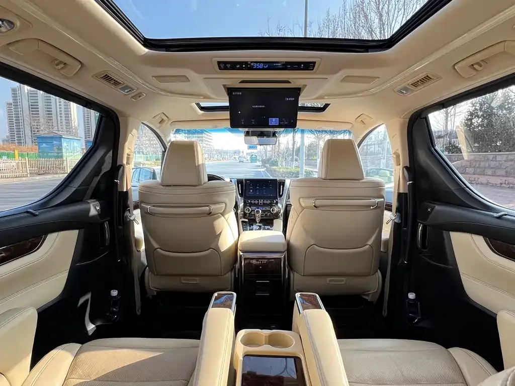 Toyota Alphard — фото 4