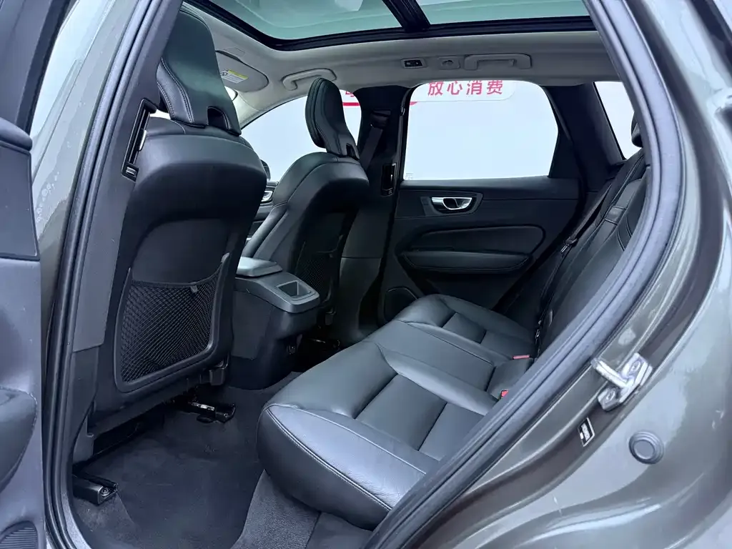 Volvo XC60 — фото 4