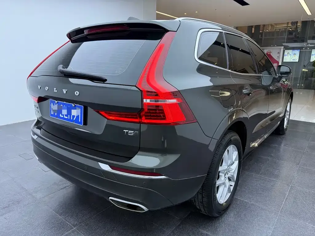 Volvo XC60 — фото 5