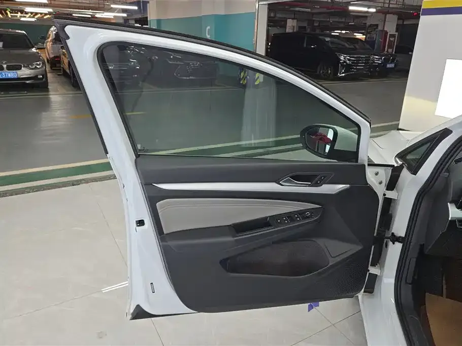 Volkswagen Golf 2021 из CN, фото 8