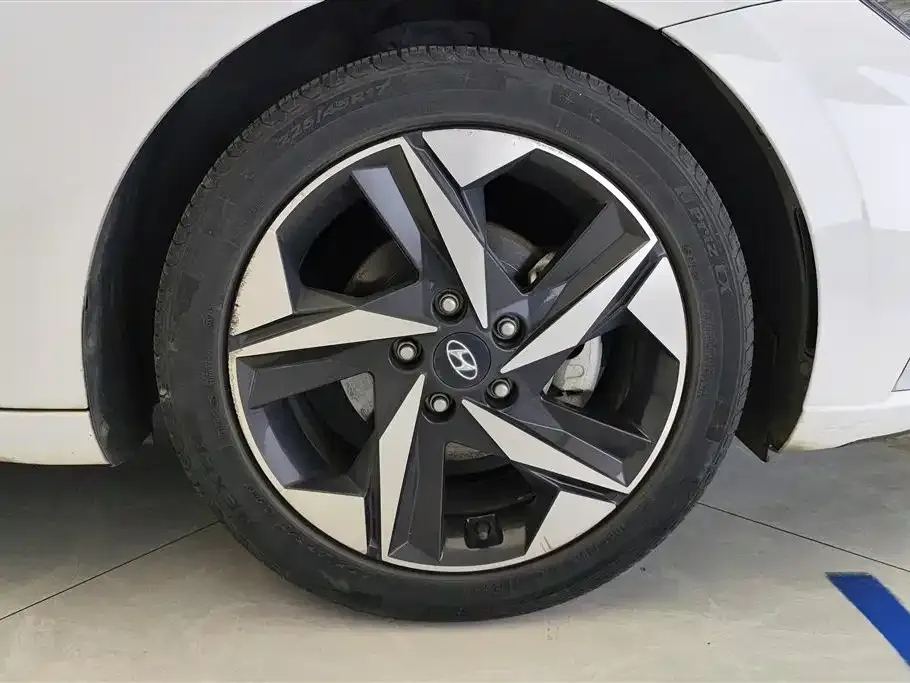 Hyundai Elantra — фото 4