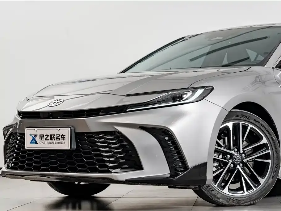 Toyota Camry — фото 10